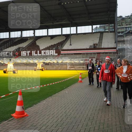 07.12.2025 - St. Pauli X-Mass-Run No. 15 Fabian Wolf http://msf.ph/oto/9422328 07.12.2025 11:51:35 Ziel 648, 650, 2025, 2027, 2374, 2589, 3116, 3449, 3451, 3875, 3959, 4340, 4602, 4610 meine-sportfotos.de