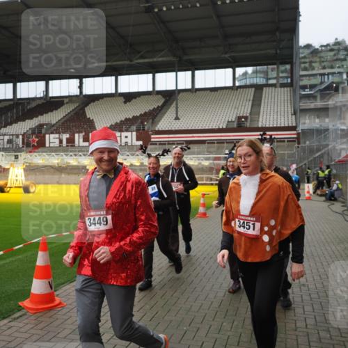 07.12.2025 - St. Pauli X-Mass-Run No. 15 Fabian Wolf http://msf.ph/oto/9422331 07.12.2025 11:51:38 Ziel 648, 650, 2025, 2027, 2374, 3449, 3451, 3790, 3853, 3875, 3959, 4340, 4602, 4610 meine-sportfotos.de