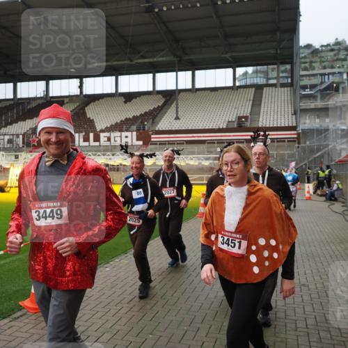 07.12.2025 - St. Pauli X-Mass-Run No. 15 Fabian Wolf http://msf.ph/oto/9422332 07.12.2025 11:51:38 Ziel 648, 650, 2025, 2027, 2374, 3449, 3451, 3790, 3853, 3875, 3959, 4340, 4602, 4610 meine-sportfotos.de