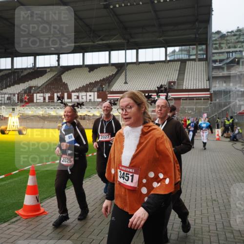 07.12.2025 - St. Pauli X-Mass-Run No. 15 Fabian Wolf http://msf.ph/oto/9422334 07.12.2025 11:51:38 Ziel 648, 650, 2025, 2027, 2374, 3449, 3451, 3790, 3853, 3875, 3959, 4340, 4602, 4610 meine-sportfotos.de