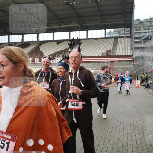 07.12.2025 - St. Pauli X-Mass-Run No. 15 Fabian Wolf http://msf.ph/oto/9422337 07.12.2025 11:51:39 Ziel 648, 650, 2025, 2027, 2374, 3449, 3451, 3790, 3794, 3795, 3853, 3875, 4340, 4602, 4610 meine-sportfotos.de