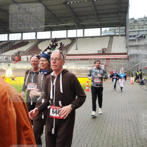 07.12.2025 - St. Pauli X-Mass-Run No. 15 Fabian Wolf http://msf.ph/oto/9422338 07.12.2025 11:51:39 Ziel 648, 650, 2025, 2027, 2374, 3449, 3451, 3790, 3794, 3795, 3853, 3875, 4340, 4602, 4610 meine-sportfotos.de