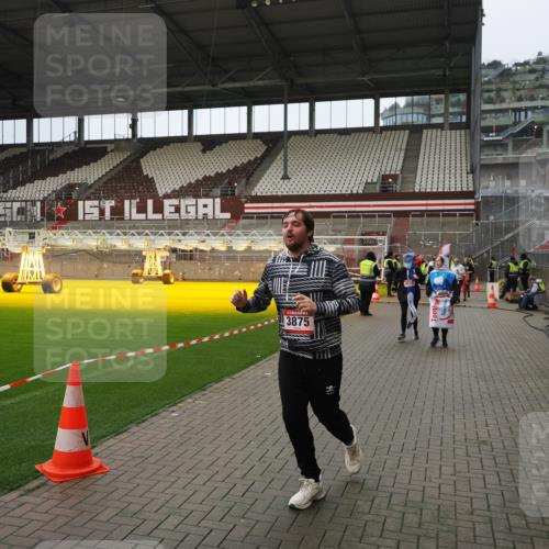 07.12.2025 - St. Pauli X-Mass-Run No. 15 Fabian Wolf http://msf.ph/oto/9422339 07.12.2025 11:51:40 Ziel 648, 650, 2025, 2027, 3449, 3451, 3790, 3794, 3795, 3853, 3875, 4602, 4610 meine-sportfotos.de