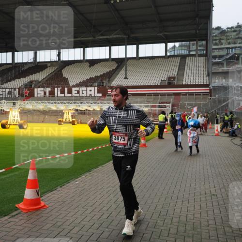 07.12.2025 - St. Pauli X-Mass-Run No. 15 Fabian Wolf http://msf.ph/oto/9422340 07.12.2025 11:51:40 Ziel 648, 650, 2025, 2027, 3449, 3451, 3790, 3794, 3795, 3853, 3875, 4602, 4610 meine-sportfotos.de