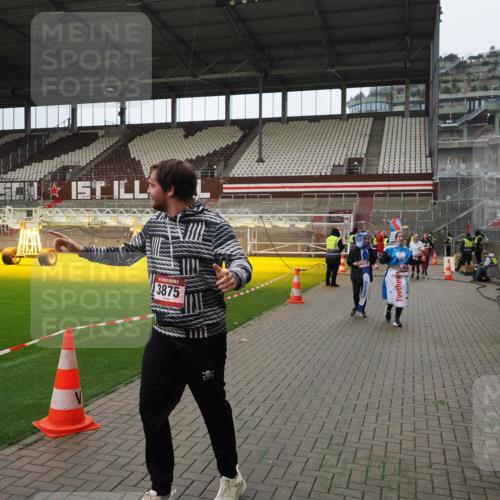 07.12.2025 - St. Pauli X-Mass-Run No. 15 Fabian Wolf http://msf.ph/oto/9422342 07.12.2025 11:51:41 Ziel 648, 650, 2025, 2027, 3790, 3794, 3795, 3853, 3875, 4602, 4610 meine-sportfotos.de