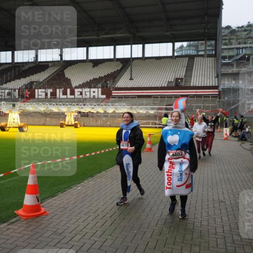 07.12.2025 - St. Pauli X-Mass-Run No. 15 Fabian Wolf http://msf.ph/oto/9422343 07.12.2025 11:51:45 Ziel 648, 650, 2025, 2027, 3790, 3794, 3795, 3853, 3875, 4602, 4610 meine-sportfotos.de
