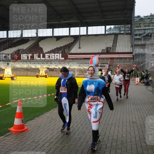 07.12.2025 - St. Pauli X-Mass-Run No. 15 Fabian Wolf http://msf.ph/oto/9422346 07.12.2025 11:51:45 Ziel 648, 650, 2025, 2027, 3790, 3794, 3795, 3853, 3875, 4602, 4610 meine-sportfotos.de