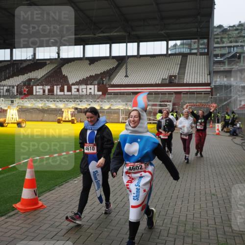 07.12.2025 - St. Pauli X-Mass-Run No. 15 Fabian Wolf http://msf.ph/oto/9422347 07.12.2025 11:51:46 Ziel 648, 650, 2025, 2027, 3583, 3790, 3794, 3795, 3853, 3875, 4602, 4610 meine-sportfotos.de