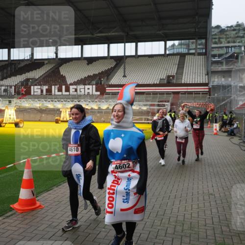 07.12.2025 - St. Pauli X-Mass-Run No. 15 Fabian Wolf http://msf.ph/oto/9422348 07.12.2025 11:51:46 Ziel 648, 650, 2025, 2027, 3583, 3790, 3794, 3795, 3853, 3875, 4602, 4610 meine-sportfotos.de