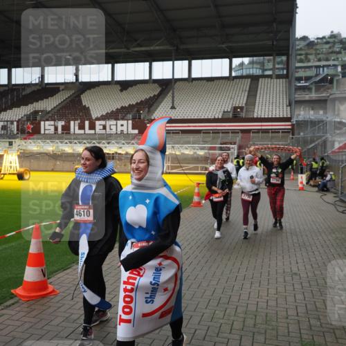 07.12.2025 - St. Pauli X-Mass-Run No. 15 Fabian Wolf http://msf.ph/oto/9422349 07.12.2025 11:51:46 Ziel 648, 650, 2025, 2027, 3583, 3790, 3794, 3795, 3853, 3875, 4602, 4610 meine-sportfotos.de