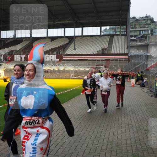 07.12.2025 - St. Pauli X-Mass-Run No. 15 Fabian Wolf http://msf.ph/oto/9422351 07.12.2025 11:51:46 Ziel 648, 650, 2025, 2027, 3583, 3790, 3794, 3795, 3853, 3875, 4602, 4610 meine-sportfotos.de