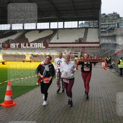 07.12.2025 - St. Pauli X-Mass-Run No. 15 Fabian Wolf http://msf.ph/oto/9422352 07.12.2025 11:51:47 Ziel 648, 650, 2025, 2027, 3583, 3790, 3794, 3795, 3853, 3875, 4602, 4610 meine-sportfotos.de