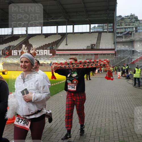 07.12.2025 - St. Pauli X-Mass-Run No. 15 Fabian Wolf http://msf.ph/oto/9422357 07.12.2025 11:51:48 Ziel 648, 650, 1916, 2025, 2027, 3583, 3790, 3794, 3795, 3853, 3875, 4602, 4610 meine-sportfotos.de