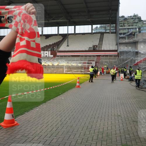 07.12.2025 - St. Pauli X-Mass-Run No. 15 Fabian Wolf http://msf.ph/oto/9422362 07.12.2025 11:51:49 Ziel 648, 650, 1916, 2025, 2027, 3583, 3790, 3794, 3795, 3853, 3875, 4602, 4610 meine-sportfotos.de