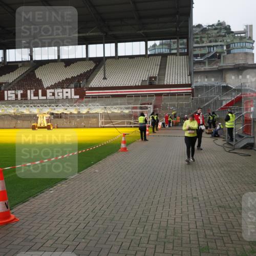 07.12.2025 - St. Pauli X-Mass-Run No. 15 Fabian Wolf http://msf.ph/oto/9422363 07.12.2025 11:51:54 Ziel 1916, 3583, 3790, 3794, 3795, 3853 meine-sportfotos.de