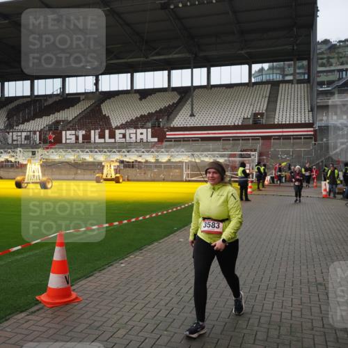 07.12.2025 - St. Pauli X-Mass-Run No. 15 Fabian Wolf http://msf.ph/oto/9422364 07.12.2025 11:51:58 Ziel 1916, 3445, 3583, 3790, 3794, 3795, 3853 meine-sportfotos.de