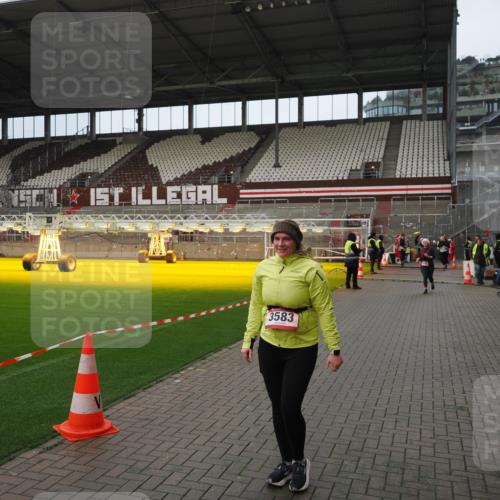 07.12.2025 - St. Pauli X-Mass-Run No. 15 Fabian Wolf http://msf.ph/oto/9422365 07.12.2025 11:51:58 Ziel 1916, 3445, 3583, 3790, 3794, 3795, 3853 meine-sportfotos.de