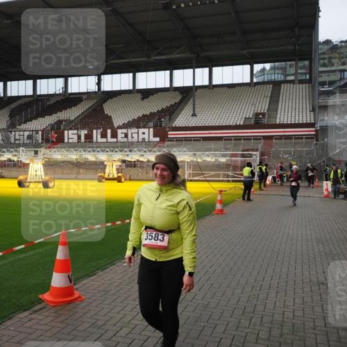 07.12.2025 - St. Pauli X-Mass-Run No. 15 Fabian Wolf http://msf.ph/oto/9422367 07.12.2025 11:51:59 Ziel 1916, 3445, 3583, 3794, 3795 meine-sportfotos.de