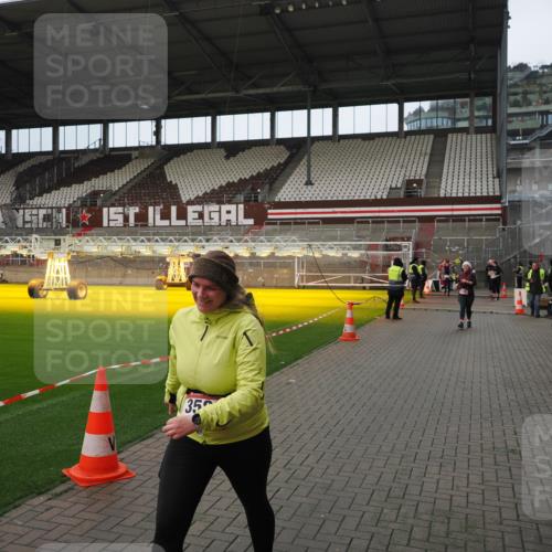 07.12.2025 - St. Pauli X-Mass-Run No. 15 Fabian Wolf http://msf.ph/oto/9422368 07.12.2025 11:51:59 Ziel 1916, 3445, 3583, 3794, 3795 meine-sportfotos.de