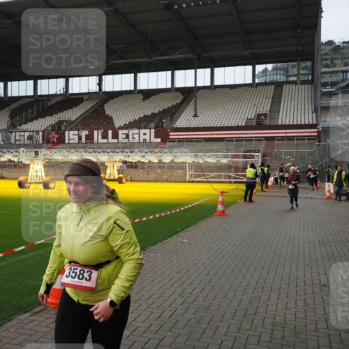 07.12.2025 - St. Pauli X-Mass-Run No. 15 Fabian Wolf http://msf.ph/oto/9422369 07.12.2025 11:51:59 Ziel 1916, 3445, 3583, 3794, 3795 meine-sportfotos.de