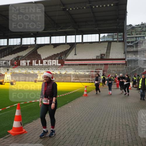 07.12.2025 - St. Pauli X-Mass-Run No. 15 Fabian Wolf http://msf.ph/oto/9422374 07.12.2025 11:52:06 Ziel 1916, 2121, 3445, 3583, 3648, 3650, 3659, 3865 meine-sportfotos.de