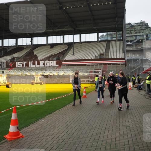 07.12.2025 - St. Pauli X-Mass-Run No. 15 Fabian Wolf http://msf.ph/oto/9422380 07.12.2025 11:52:10 Ziel 2121, 3445, 3648, 3650, 3659, 3865 meine-sportfotos.de