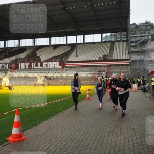 07.12.2025 - St. Pauli X-Mass-Run No. 15 Fabian Wolf http://msf.ph/oto/9422383 07.12.2025 11:52:10 Ziel 2121, 3445, 3648, 3650, 3659, 3865 meine-sportfotos.de