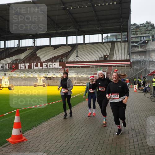 07.12.2025 - St. Pauli X-Mass-Run No. 15 Fabian Wolf http://msf.ph/oto/9422389 07.12.2025 11:52:11 Ziel 2121, 3445, 3648, 3650, 3659, 3865 meine-sportfotos.de