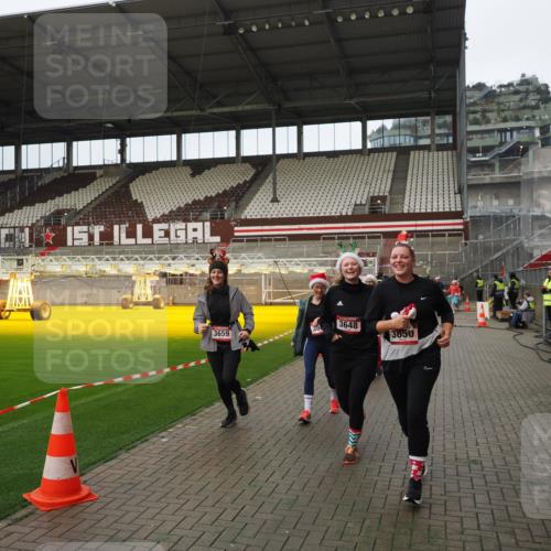 07.12.2025 - St. Pauli X-Mass-Run No. 15 Fabian Wolf http://msf.ph/oto/9422390 07.12.2025 11:52:12 Ziel 627, 2121, 3445, 3648, 3650, 3659, 3865 meine-sportfotos.de