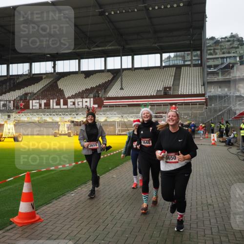 07.12.2025 - St. Pauli X-Mass-Run No. 15 Fabian Wolf http://msf.ph/oto/9422391 07.12.2025 11:52:12 Ziel 627, 2121, 3445, 3648, 3650, 3659, 3865 meine-sportfotos.de
