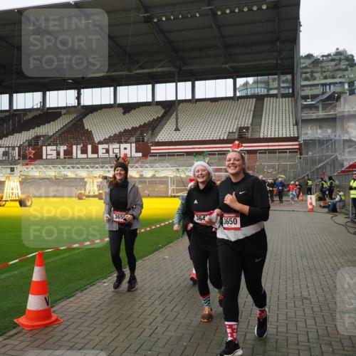 07.12.2025 - St. Pauli X-Mass-Run No. 15 Fabian Wolf http://msf.ph/oto/9422392 07.12.2025 11:52:12 Ziel 627, 2121, 3445, 3648, 3650, 3659, 3865 meine-sportfotos.de