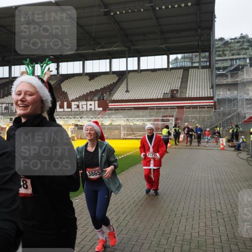 07.12.2025 - St. Pauli X-Mass-Run No. 15 Fabian Wolf http://msf.ph/oto/9422397 07.12.2025 11:52:13 Ziel 627, 644, 2121, 3276, 3280, 3445, 3648, 3650, 3659, 3865 meine-sportfotos.de