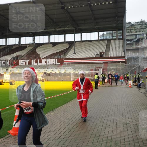 07.12.2025 - St. Pauli X-Mass-Run No. 15 Fabian Wolf http://msf.ph/oto/9422399 07.12.2025 11:52:14 Ziel 627, 644, 2121, 3276, 3280, 3445, 3648, 3650, 3659, 3865 meine-sportfotos.de