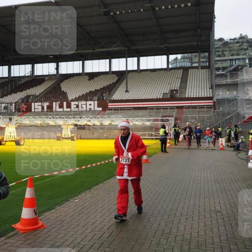 07.12.2025 - St. Pauli X-Mass-Run No. 15 Fabian Wolf http://msf.ph/oto/9422401 07.12.2025 11:52:14 Ziel 627, 644, 2121, 3276, 3280, 3445, 3648, 3650, 3659, 3865 meine-sportfotos.de