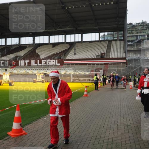 07.12.2025 - St. Pauli X-Mass-Run No. 15 Fabian Wolf http://msf.ph/oto/9422404 07.12.2025 11:52:15 Ziel 627, 644, 2121, 3276, 3280, 3445, 3648, 3650, 3659, 3865 meine-sportfotos.de