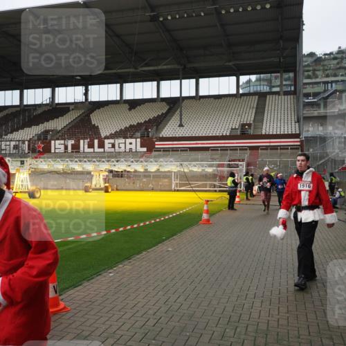 07.12.2025 - St. Pauli X-Mass-Run No. 15 Fabian Wolf http://msf.ph/oto/9422408 07.12.2025 11:52:15 Ziel 627, 644, 2121, 3276, 3280, 3445, 3648, 3650, 3659, 3865 meine-sportfotos.de