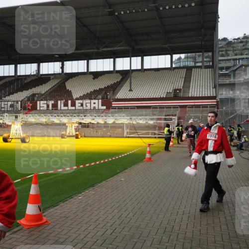 07.12.2025 - St. Pauli X-Mass-Run No. 15 Fabian Wolf http://msf.ph/oto/9422409 07.12.2025 11:52:16 Ziel 627, 644, 2121, 3276, 3280, 3648, 3650, 3659, 3865 meine-sportfotos.de