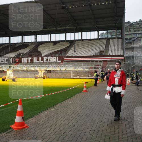 07.12.2025 - St. Pauli X-Mass-Run No. 15 Fabian Wolf http://msf.ph/oto/9422410 07.12.2025 11:52:16 Ziel 627, 644, 2121, 3276, 3280, 3648, 3650, 3659, 3865 meine-sportfotos.de