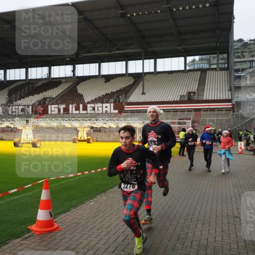 07.12.2025 - St. Pauli X-Mass-Run No. 15 Fabian Wolf http://msf.ph/oto/9422422 07.12.2025 11:52:19 Ziel 620, 627, 644, 2121, 3276, 3280, 3648, 3650, 3659, 3865 meine-sportfotos.de