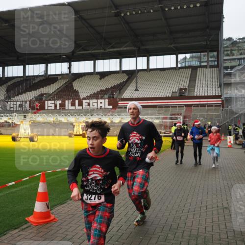 07.12.2025 - St. Pauli X-Mass-Run No. 15 Fabian Wolf http://msf.ph/oto/9422423 07.12.2025 11:52:19 Ziel 620, 627, 644, 2121, 3276, 3280, 3648, 3650, 3659, 3865 meine-sportfotos.de