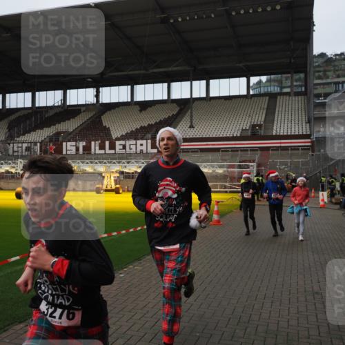 07.12.2025 - St. Pauli X-Mass-Run No. 15 Fabian Wolf http://msf.ph/oto/9422424 07.12.2025 11:52:19 Ziel 620, 627, 644, 2121, 3276, 3280, 3648, 3650, 3659, 3865 meine-sportfotos.de
