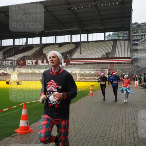 07.12.2025 - St. Pauli X-Mass-Run No. 15 Fabian Wolf http://msf.ph/oto/9422425 07.12.2025 11:52:19 Ziel 620, 627, 644, 2121, 3276, 3280, 3648, 3650, 3659, 3865 meine-sportfotos.de