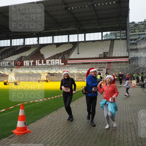 07.12.2025 - St. Pauli X-Mass-Run No. 15 Fabian Wolf http://msf.ph/oto/9422435 07.12.2025 11:52:21 Ziel 613, 620, 627, 644, 2121, 3276, 3280, 3648, 3865 meine-sportfotos.de