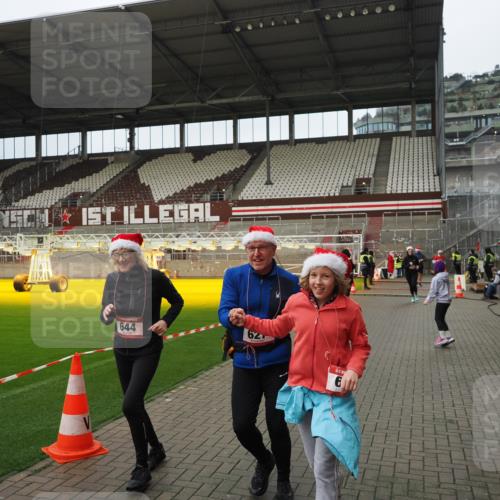 07.12.2025 - St. Pauli X-Mass-Run No. 15 Fabian Wolf http://msf.ph/oto/9422439 07.12.2025 11:52:22 Ziel 613, 620, 627, 644, 2121, 3276, 3280 meine-sportfotos.de