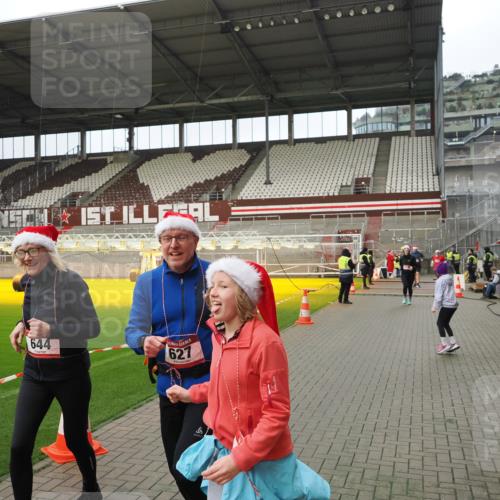 07.12.2025 - St. Pauli X-Mass-Run No. 15 Fabian Wolf http://msf.ph/oto/9422441 07.12.2025 11:52:23 Ziel 613, 618, 620, 627, 644, 2121, 3276, 3280, 3886 meine-sportfotos.de