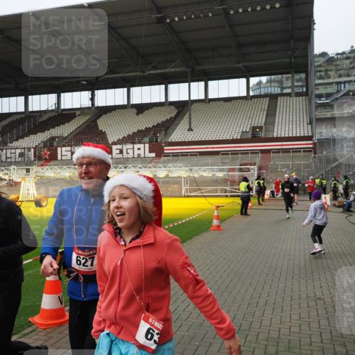 07.12.2025 - St. Pauli X-Mass-Run No. 15 Fabian Wolf http://msf.ph/oto/9422442 07.12.2025 11:52:23 Ziel 613, 618, 620, 627, 644, 2121, 3276, 3280, 3886 meine-sportfotos.de