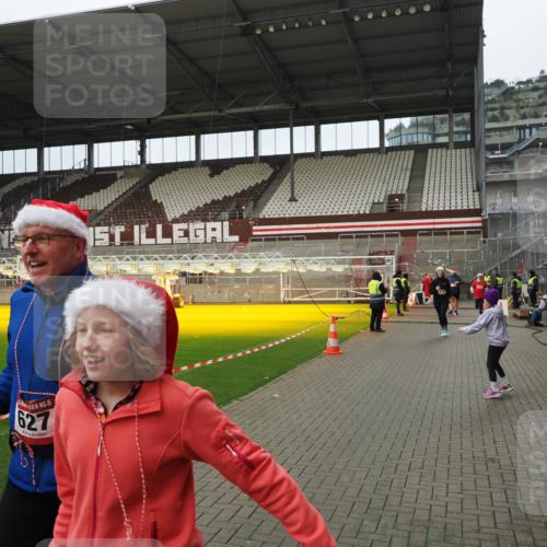 07.12.2025 - St. Pauli X-Mass-Run No. 15 Fabian Wolf http://msf.ph/oto/9422443 07.12.2025 11:52:23 Ziel 613, 618, 620, 627, 644, 2121, 3276, 3280, 3886 meine-sportfotos.de