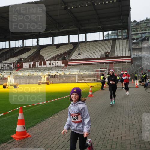 07.12.2025 - St. Pauli X-Mass-Run No. 15 Fabian Wolf http://msf.ph/oto/9422448 07.12.2025 11:52:26 Ziel 613, 618, 620, 627, 644, 3276, 3280, 3886 meine-sportfotos.de
