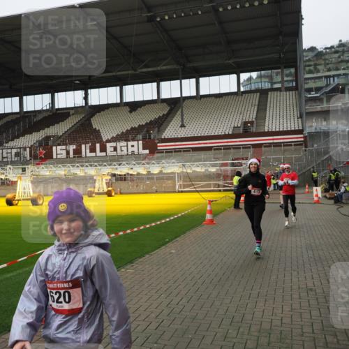07.12.2025 - St. Pauli X-Mass-Run No. 15 Fabian Wolf http://msf.ph/oto/9422450 07.12.2025 11:52:26 Ziel 613, 618, 620, 627, 644, 3276, 3280, 3886 meine-sportfotos.de