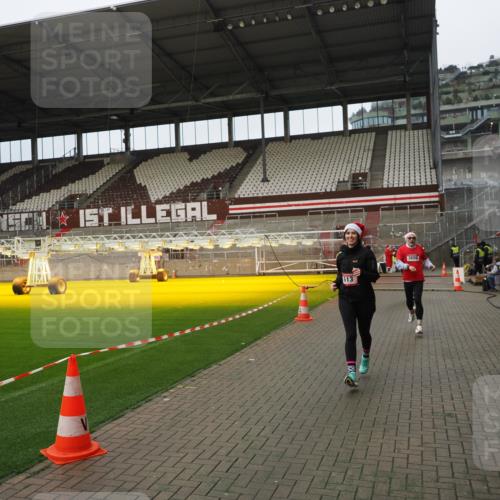07.12.2025 - St. Pauli X-Mass-Run No. 15 Fabian Wolf http://msf.ph/oto/9422452 07.12.2025 11:52:26 Ziel 613, 618, 620, 627, 644, 3276, 3280, 3886 meine-sportfotos.de